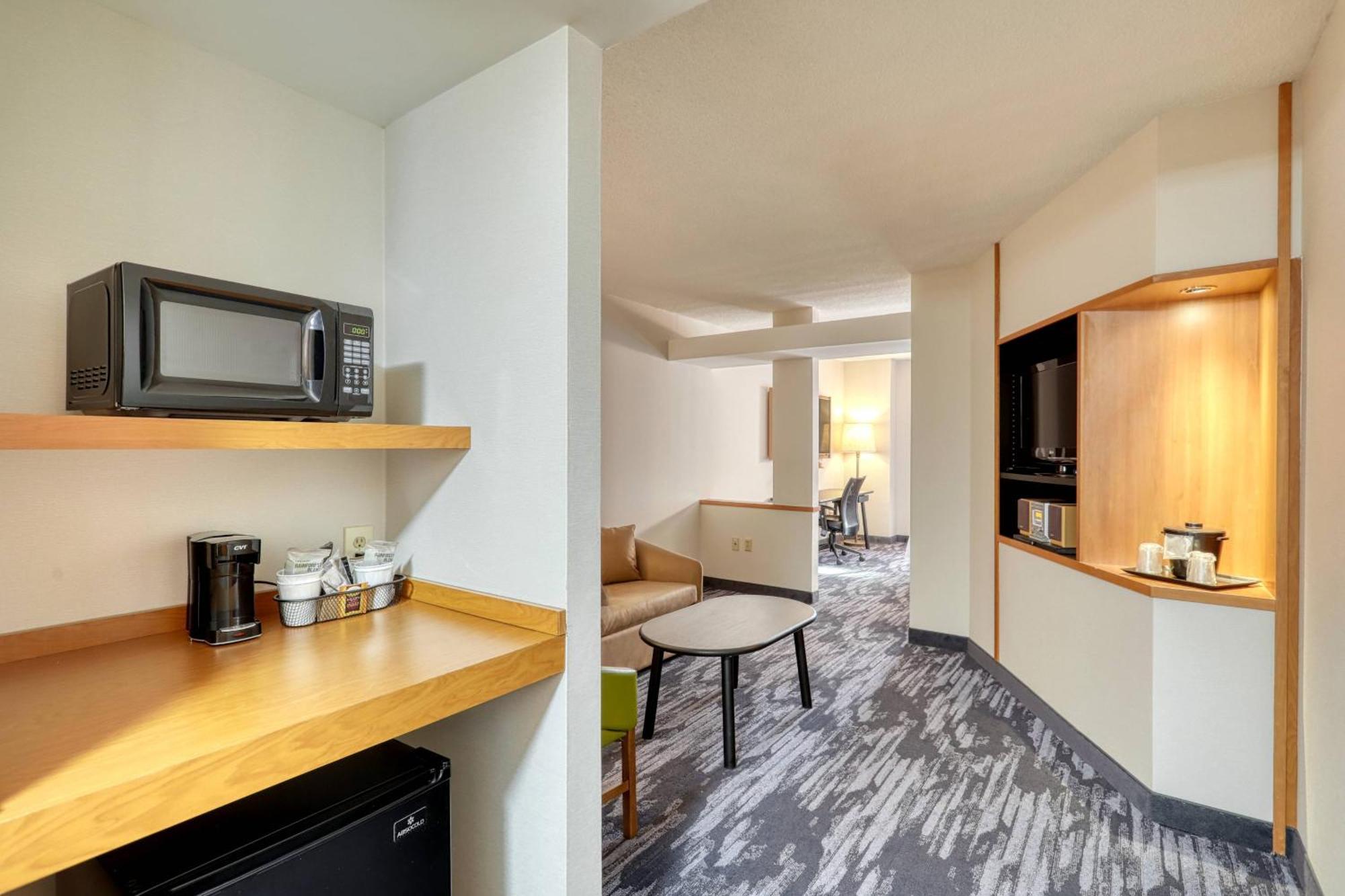 Fairfield Inn & Suites Woodbridge Avenel Esterno foto