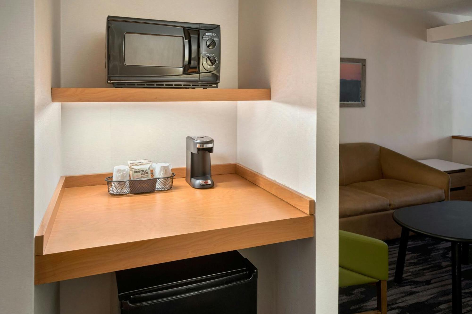 Fairfield Inn & Suites Woodbridge Avenel Esterno foto