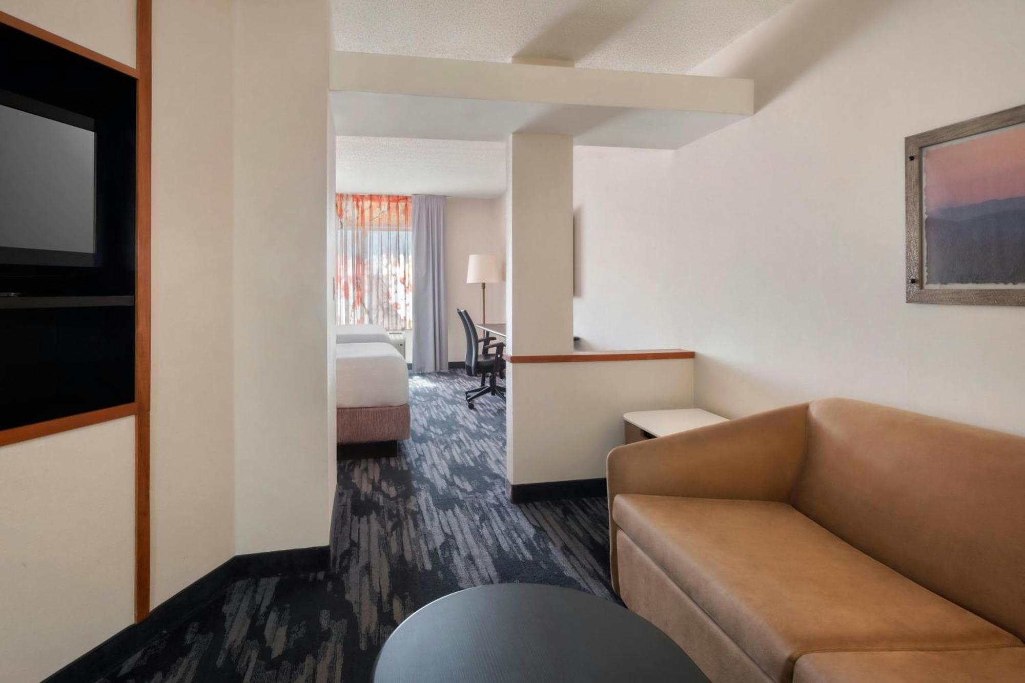 Fairfield Inn & Suites Woodbridge Avenel Esterno foto
