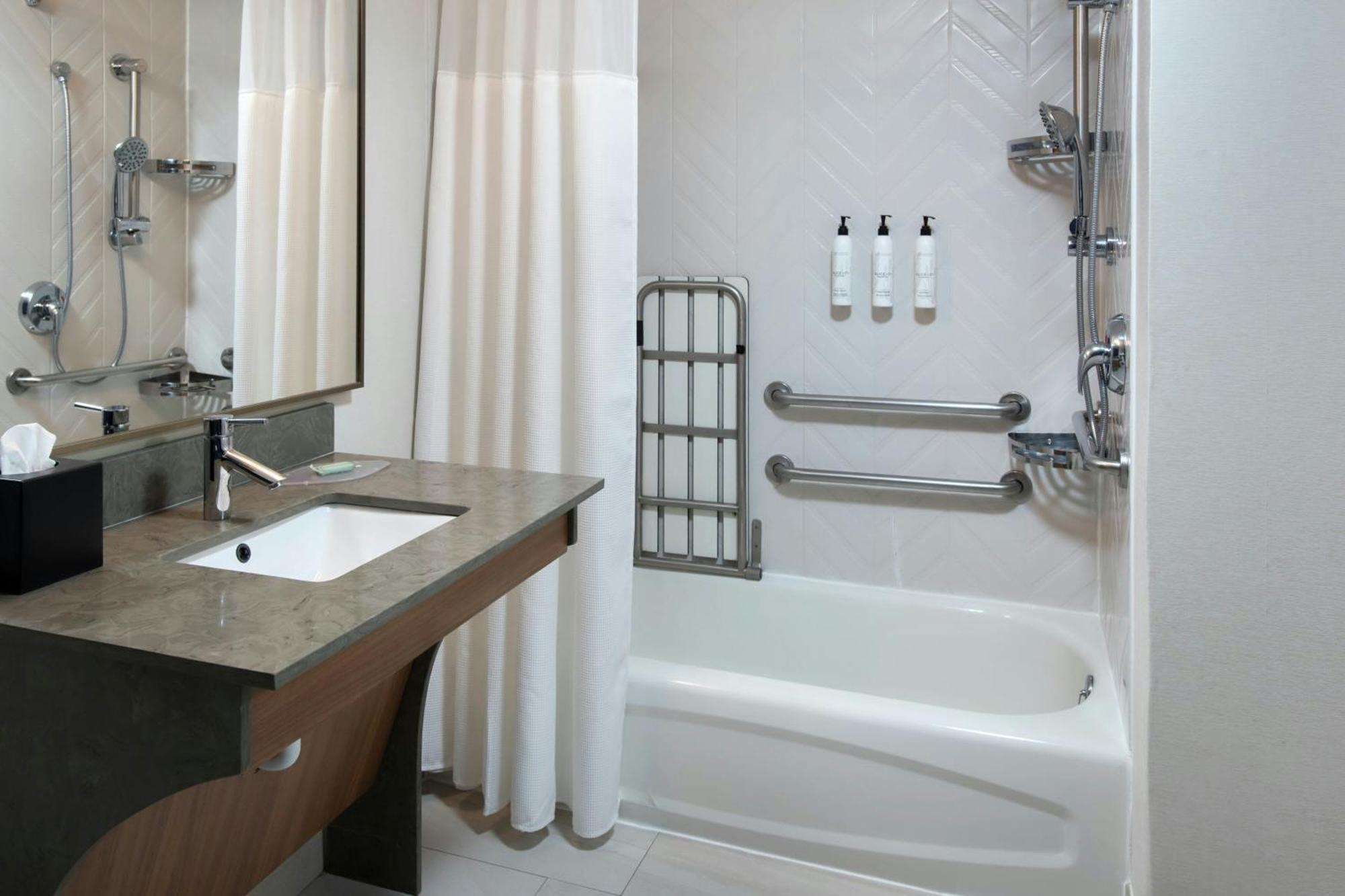 Fairfield Inn & Suites Woodbridge Avenel Esterno foto